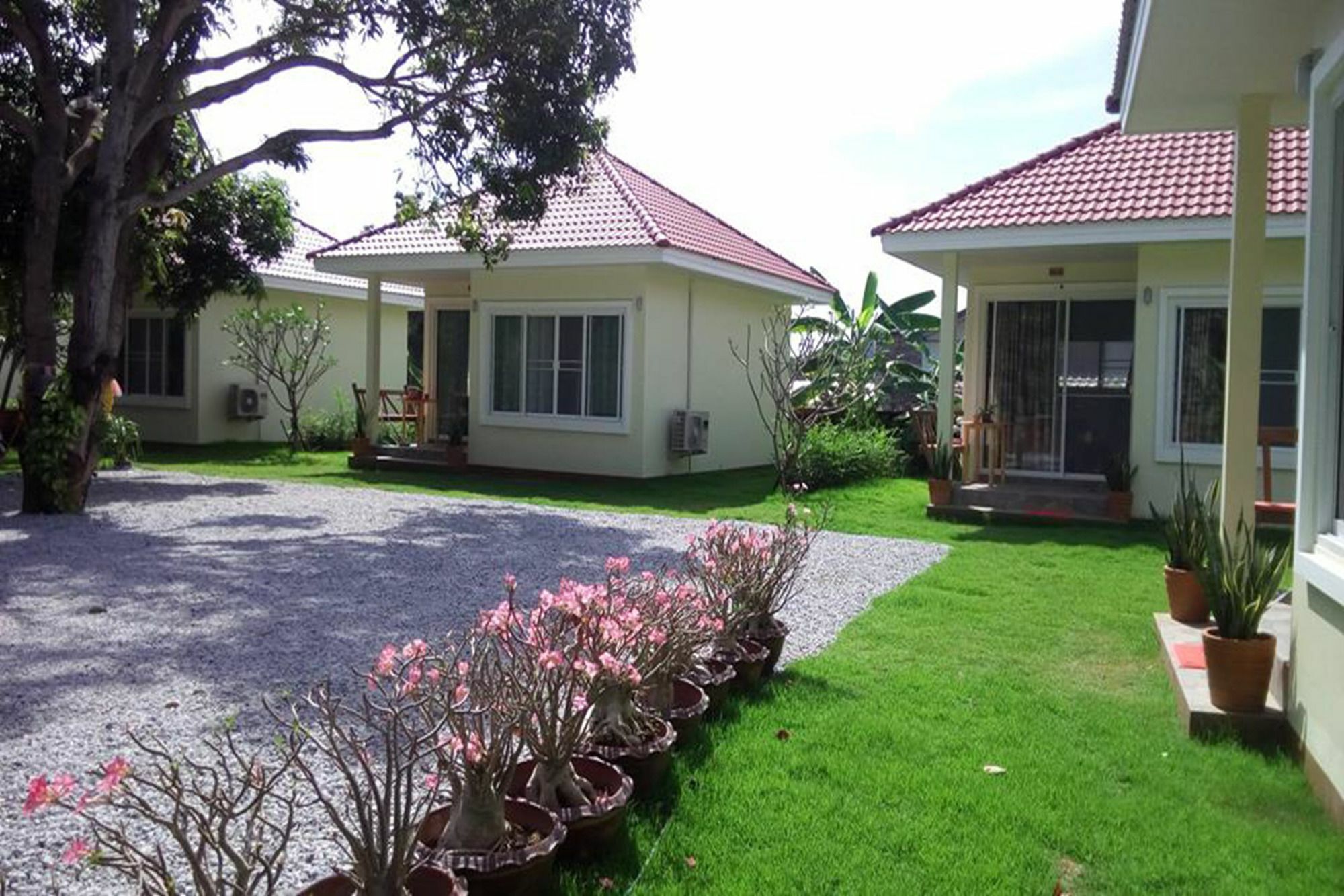 Pat'S Hideaway Bungalows Rayong Exterior photo